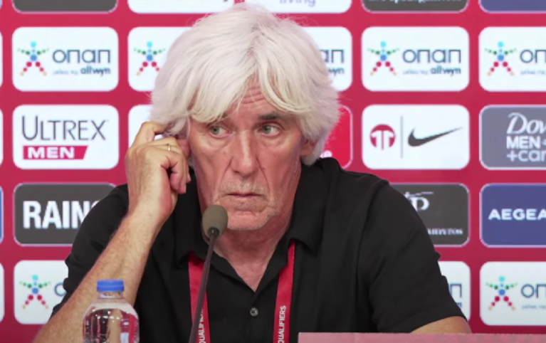 «Πάγωσε» με το σεισμό ο Ιβάν Γιοβάνοβιτς στη Συνέντευξη Τύπου (vid)