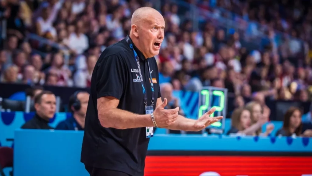 Κουρτινάιτις: «Μερικά σφυρίγματα μπορεί να μην ήταν σωστά, μας έκανε ζημιά ο Τολιόπουλος»