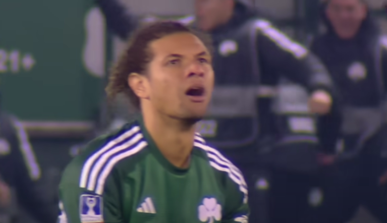 «Παίζεις ή φεύγεις»: Χαμός με τον Αράο και τους οπαδούς της Σάντος