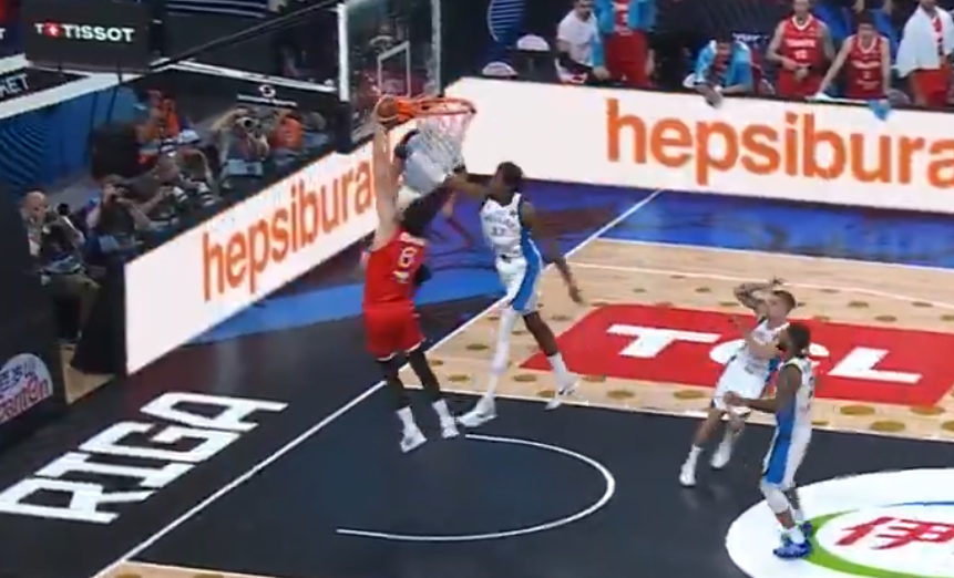 Ελλάδα - Τουρκία: «Έσβησε τα φώτα» στον Οσμάν ο Κώστας Αντετοκούνμπο (vid)