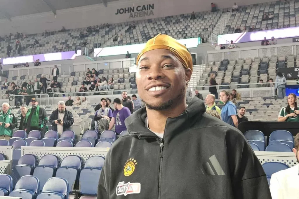 Παναθηναϊκός: Αφίχθη στην Μελβούρνη ο Χολμς, πότε θα αγωνιστεί