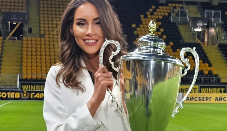 Η πρώην TV Host της Μπότεφ Πλόβντιβ πήρε «μεταγραφή» στην... Ελλάδα! (pics)