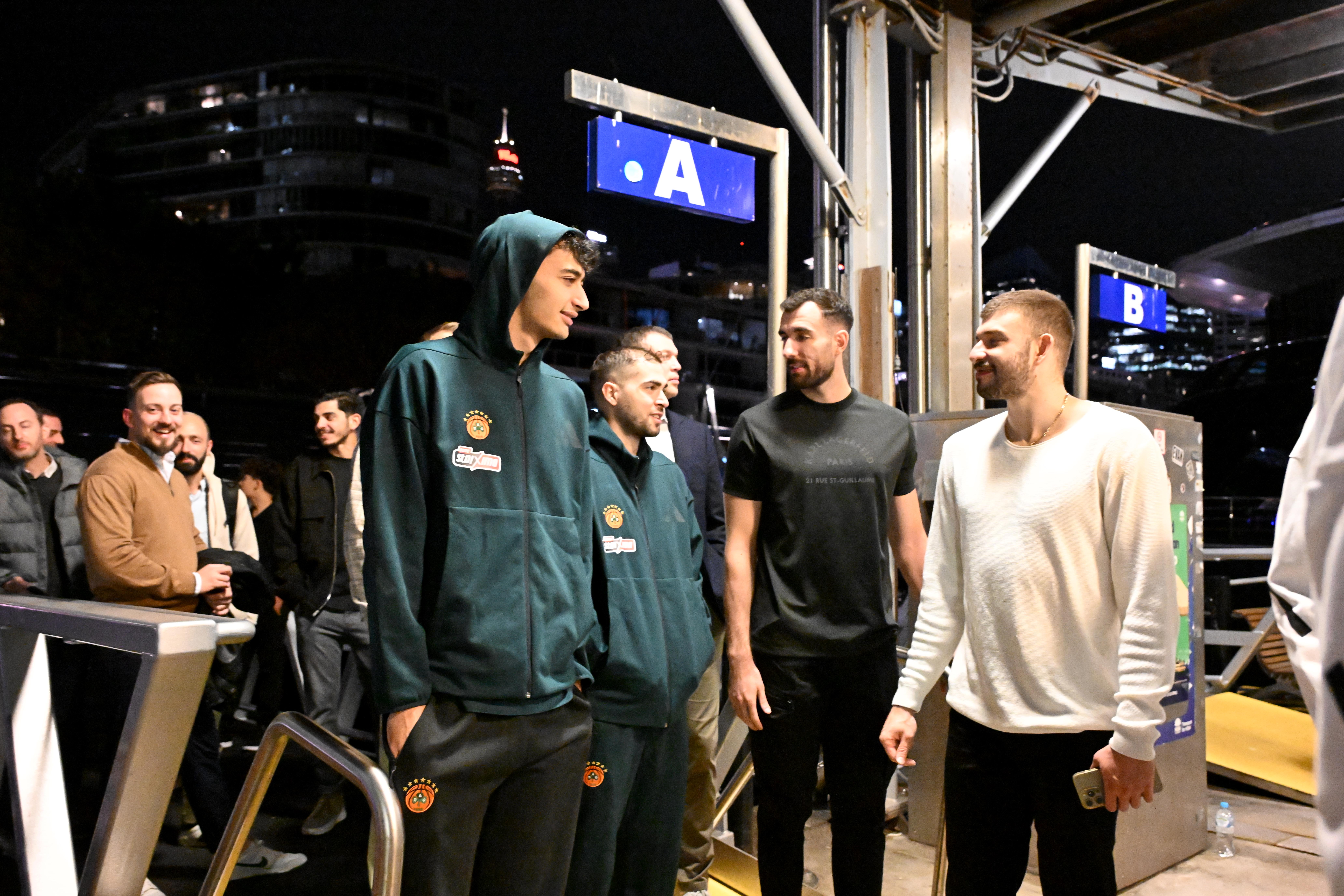 Φωτογραφίες: Παναθηναϊκός και Παρτιζάν δείπνο στον ποταμό Παραμάτα