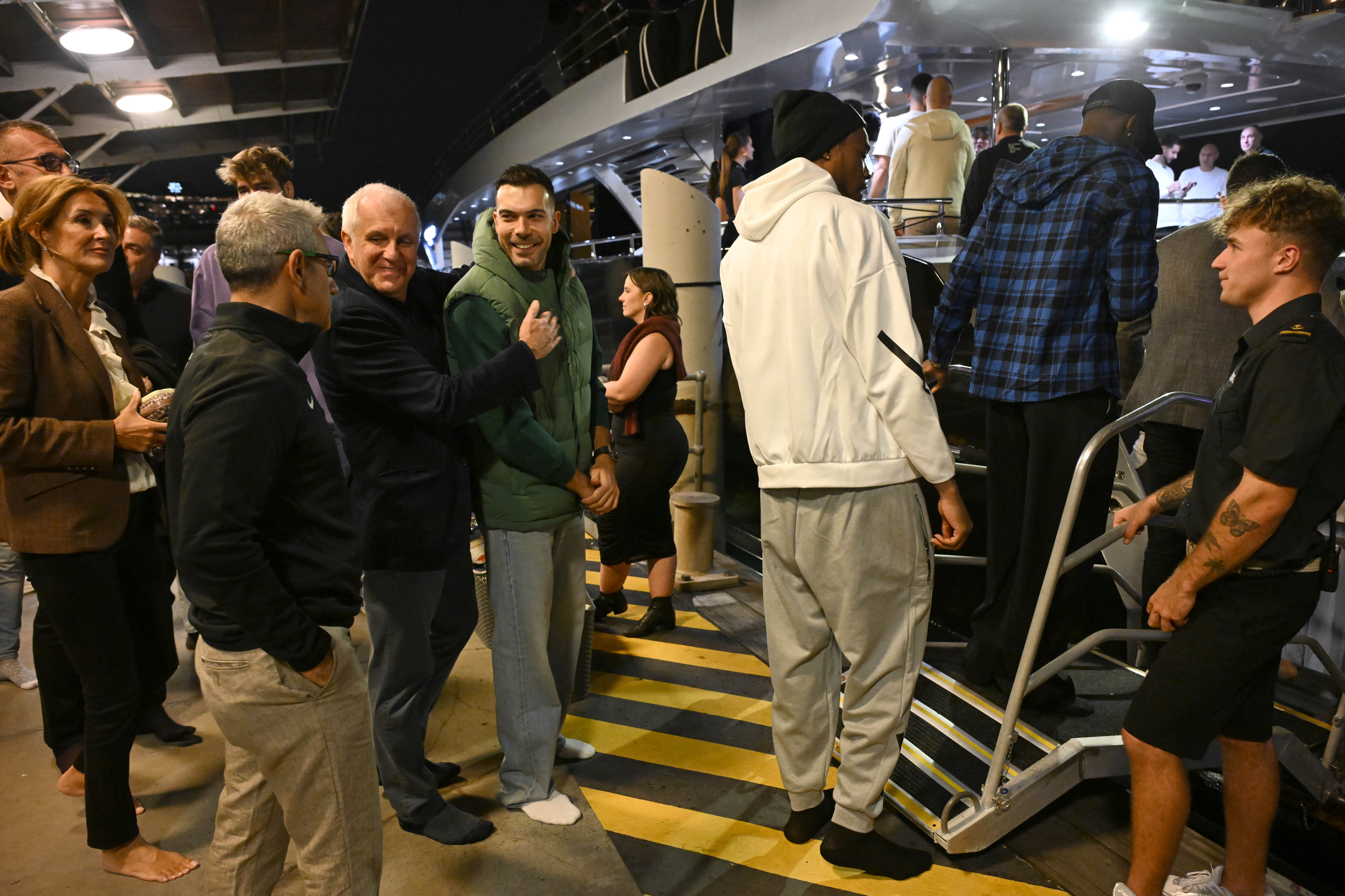 Φωτογραφίες: Παναθηναϊκός και Παρτιζάν δείπνο στον ποταμό Παραμάτα