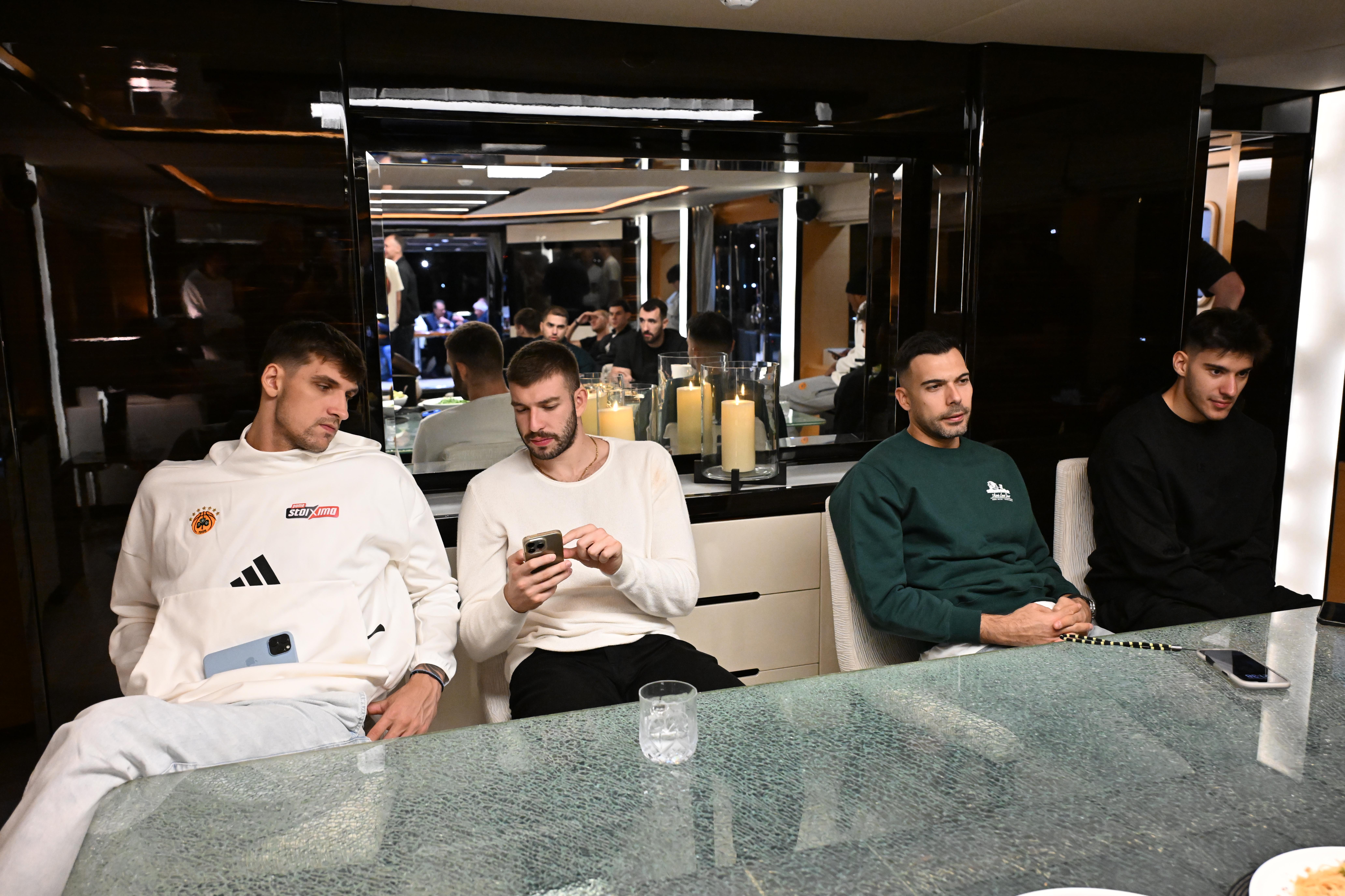 Φωτογραφίες: Παναθηναϊκός και Παρτιζάν δείπνο στον ποταμό Παραμάτα