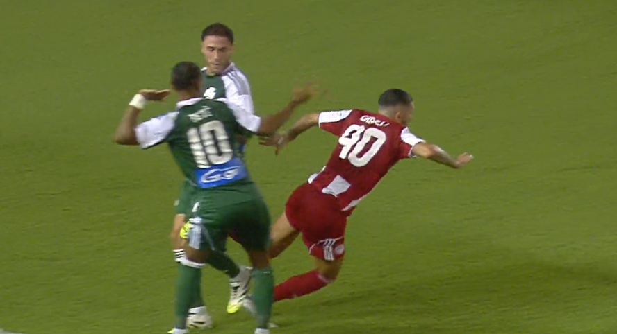 Παναθηναϊκός - Ολυμπιακός: «Βούτηξε» για πέναλτι ο Καμπελά, κάρτα από τον Αϊτεκίν (vid)