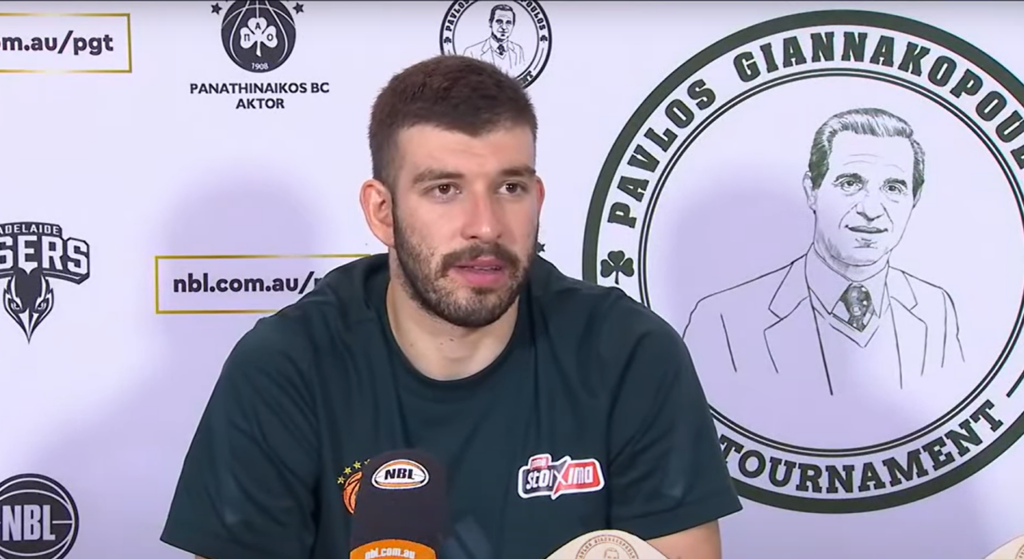 Ρογκαβόπουλος για το ταξίδι στην Αυστραλία: «Δείχνει πόσο μεγάλος είναι ο Παναθηναϊκός»