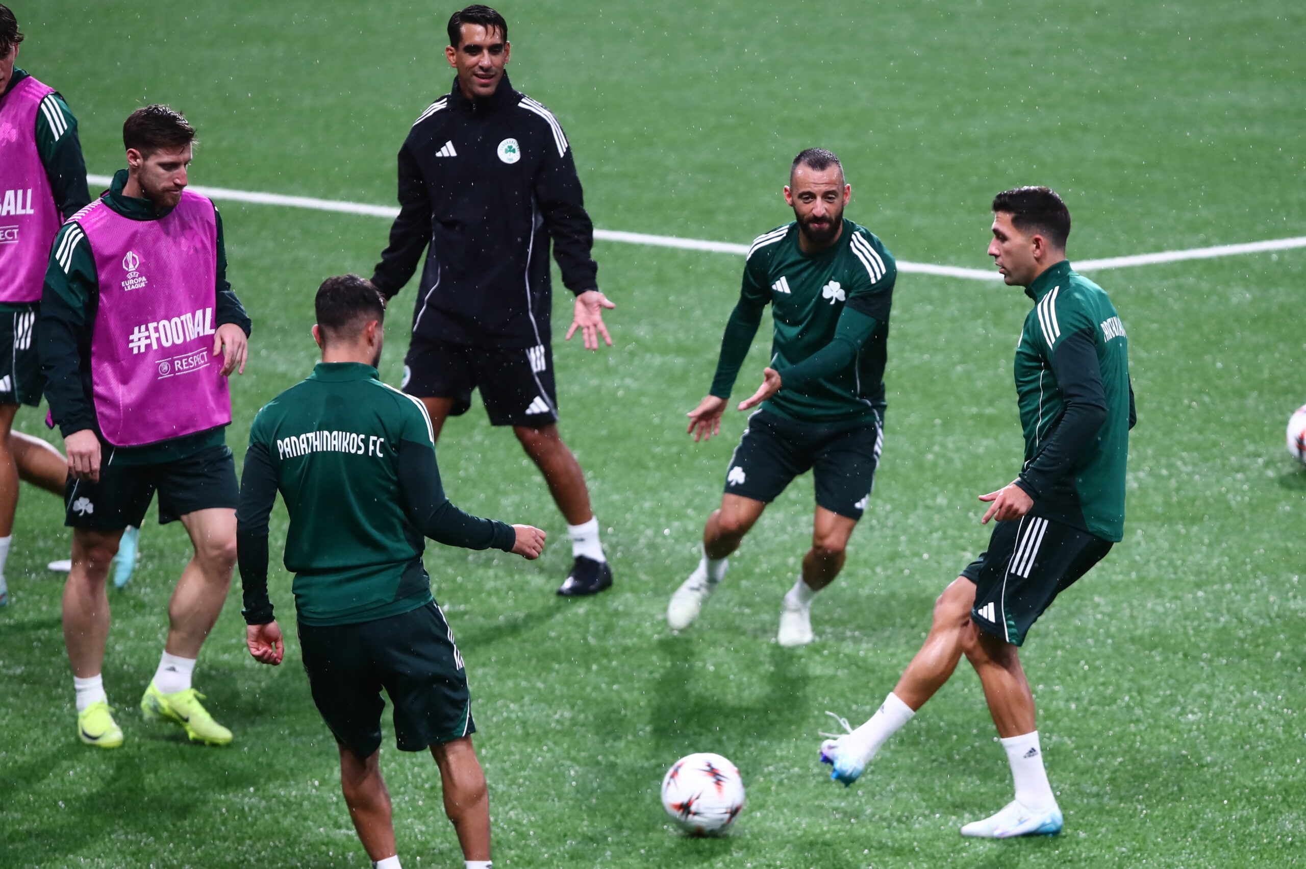 Φωτογραφίες: Υπό καταρρακτώδη βροχή η τελευταία προπόνηση του Παναθηναϊκού (pics)