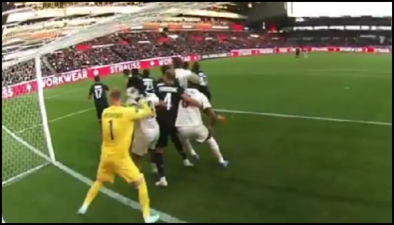 Europa League: Αντίπαλος του Παναθηναϊκού «έφαγε» γκολ από απευθείας εκτέλεση κόρνερ (vid)