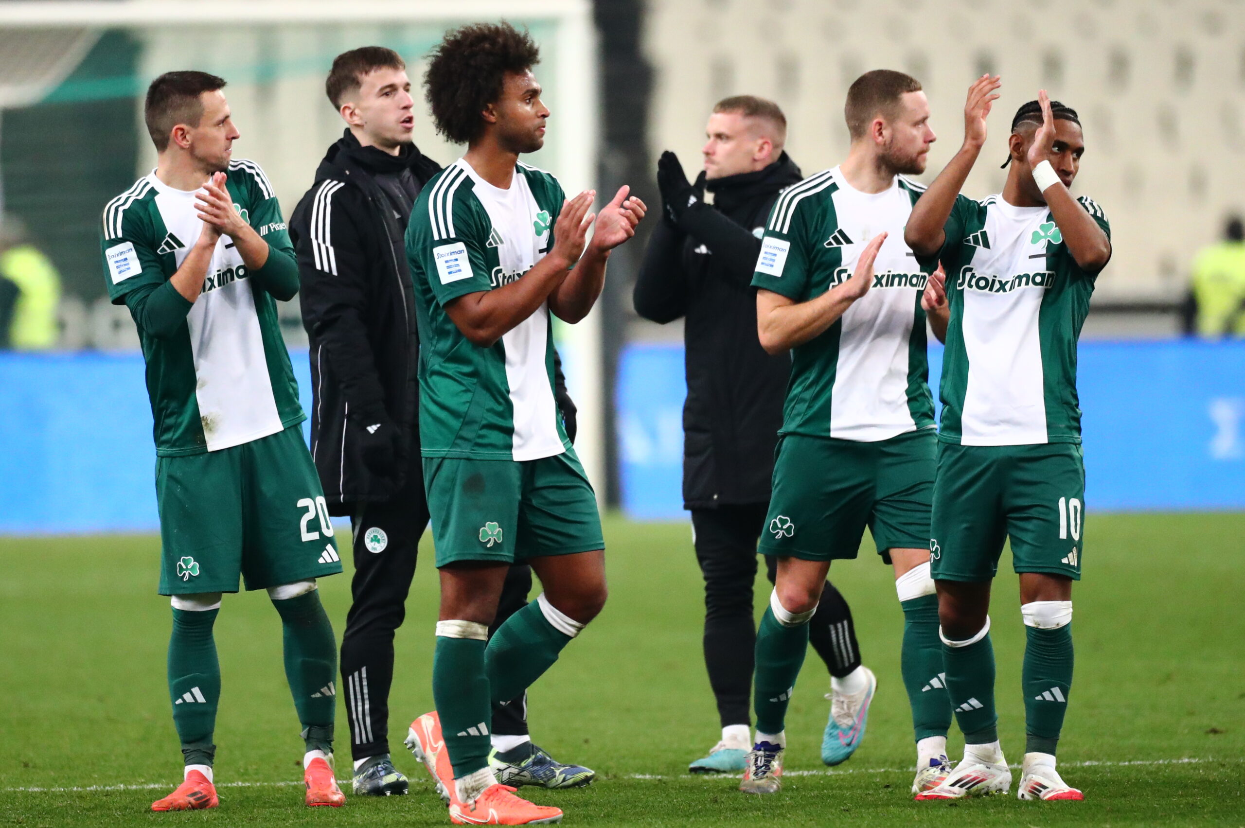 Πάλμερ-Μπράουν – Τετέ: Το δύσκολο παζλ του Κόντη στον συνθετικό χλοοτάπητα