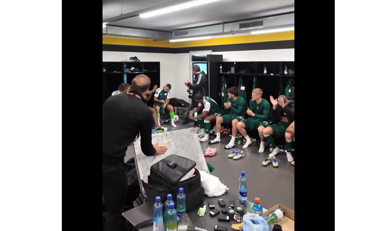 Βίντεο: Το «ποιος είναι ο MVP;» του Κόντη στα αποδυτήρια και επική απάντηση του Ζαρουρί!