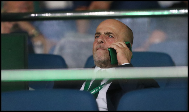 Συνθήματα κατά του Αλαφούζου μετά την ανατροπή των Ολλανδών