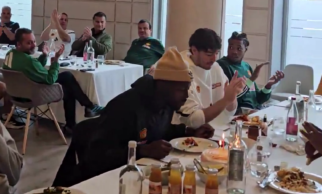 Παναθηναϊκός: Τούρτα... έκπληξη στον Τζέριαν Γκραντ (vid)