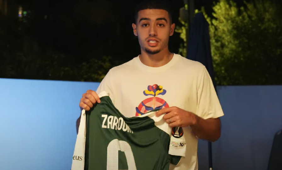 Ο Ζαρουρί κληρώνει τη φανέλα του από τον αγώνα με τους Γκόου Αχέντ Ιγκλς (vid)