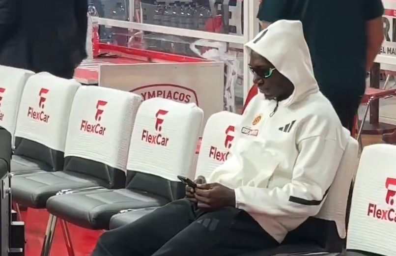 Ολυμπιακός - Παναθηναϊκός: Με κουκούλα και γυαλί στον πάγκο ο Κέντρικ Ναν (vid)