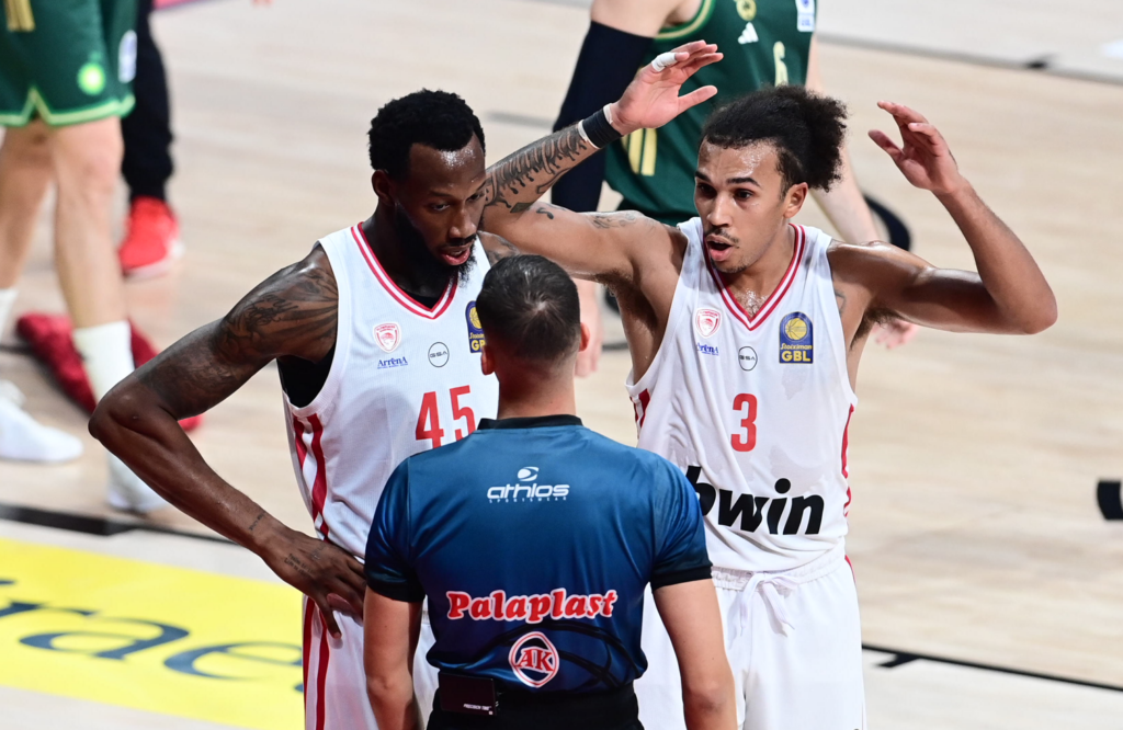 ΞΕΦΤΙΛΑ και με τις βολές! Η διαφορά στο Ολυμπιακός-Παναθηναϊκός