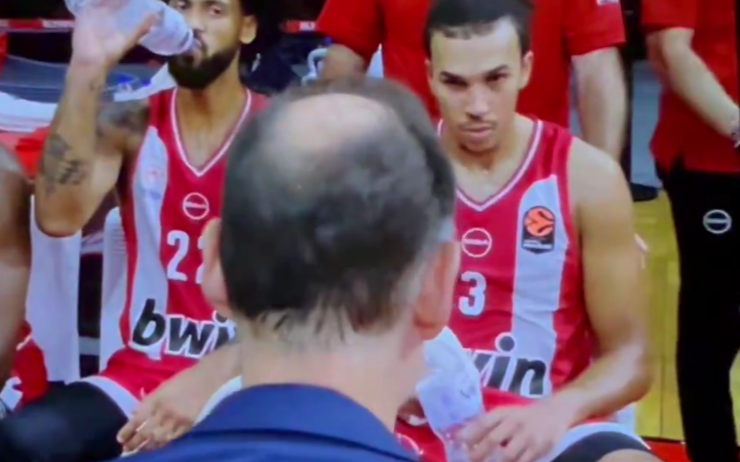 Απίστευτη οδηγία Μπαρτζώκα σε time out: «Αν πάνε για φάουλ, κερδίστε τρεις βολές» (vid)