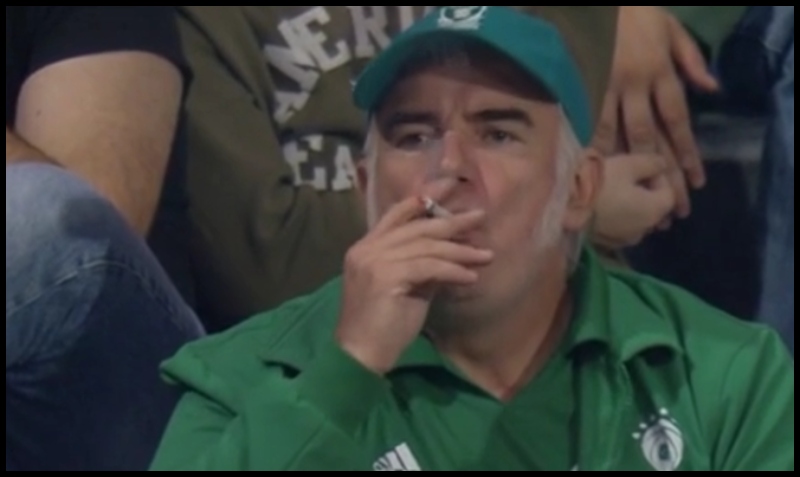 Ο viral-οπαδός του Παναθηναϊκού με το τσιγάρο από το T-Center (vid)