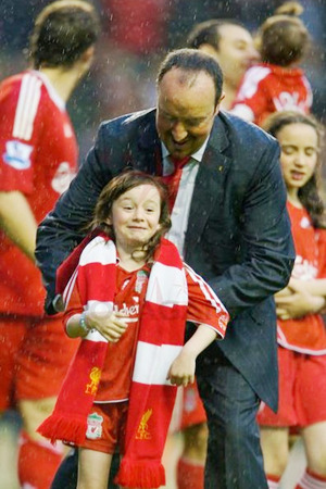 Ο πατέρας Ράφα Μπενίτεθ, οι δύο κόρες, τα τρία σκυλιά και ο... Ντράζεν Πέτροβιτς (pic)