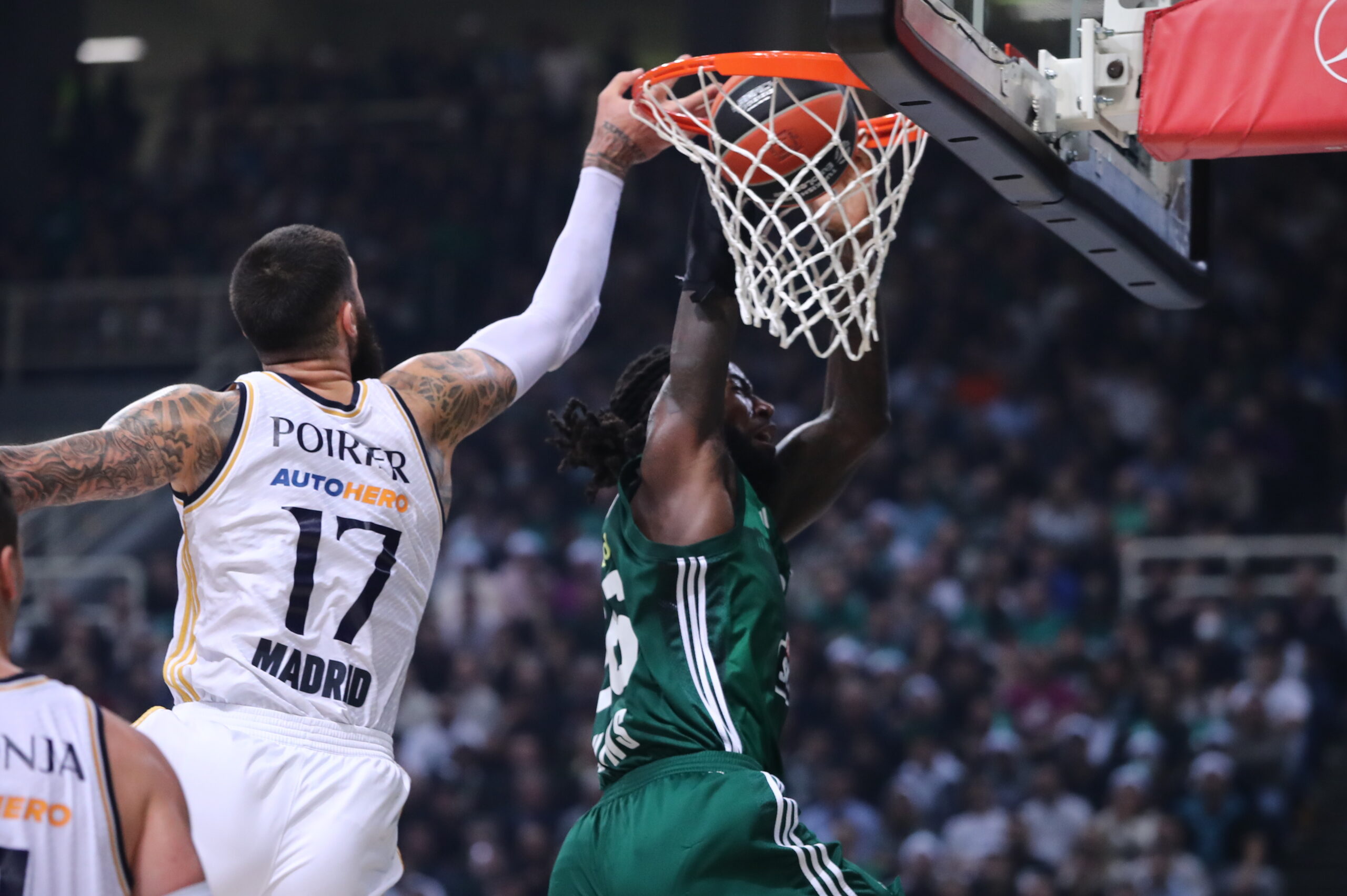 Μυθικός Λεσόρ: Ευχήθηκε στον Πουαριέ με βίντεο που τον κάνει… poster