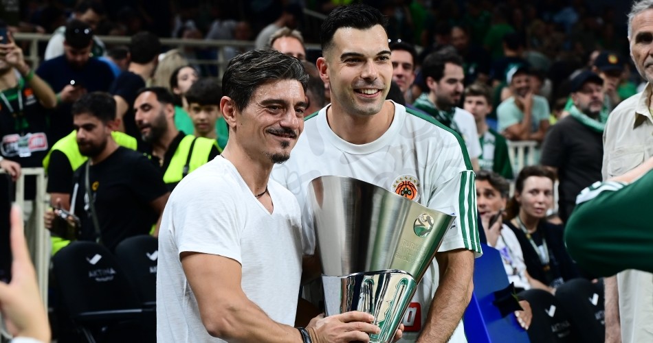 Παναθηναϊκός: Ο Γιαννακόπουλος αποθέωσε Σλούκα με τραγούδι