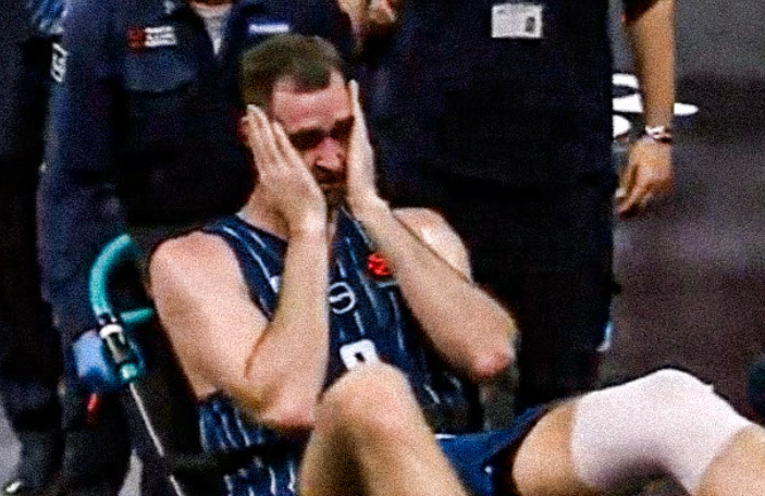 Παπαγιάννης: Η συγκλονιστική στιγμή που αποχωρεί με κλάματα (vid)