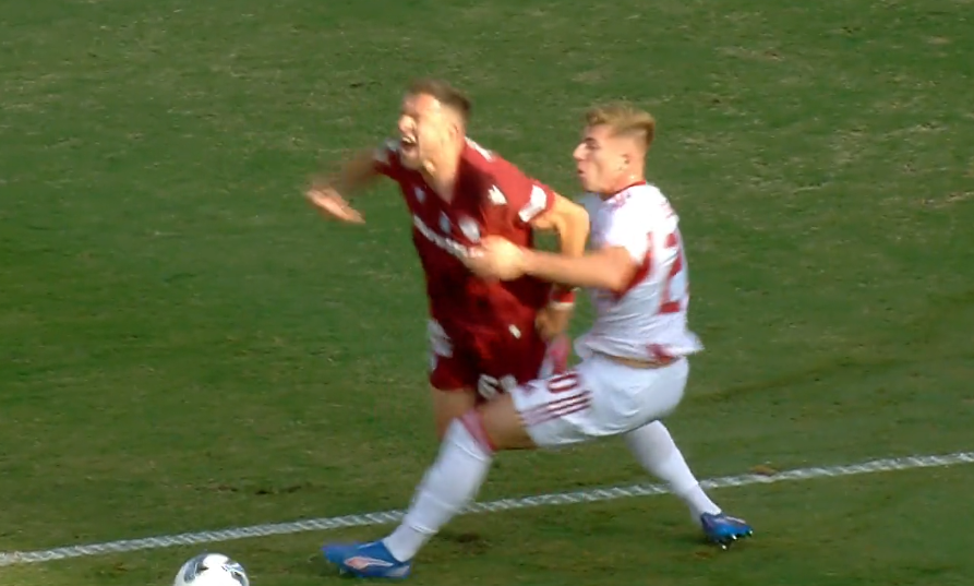 ΑΕΛ - Ολυμπιακός: Το πέναλτι που δεν δόθηκε στους «βυσσινί» (vid)