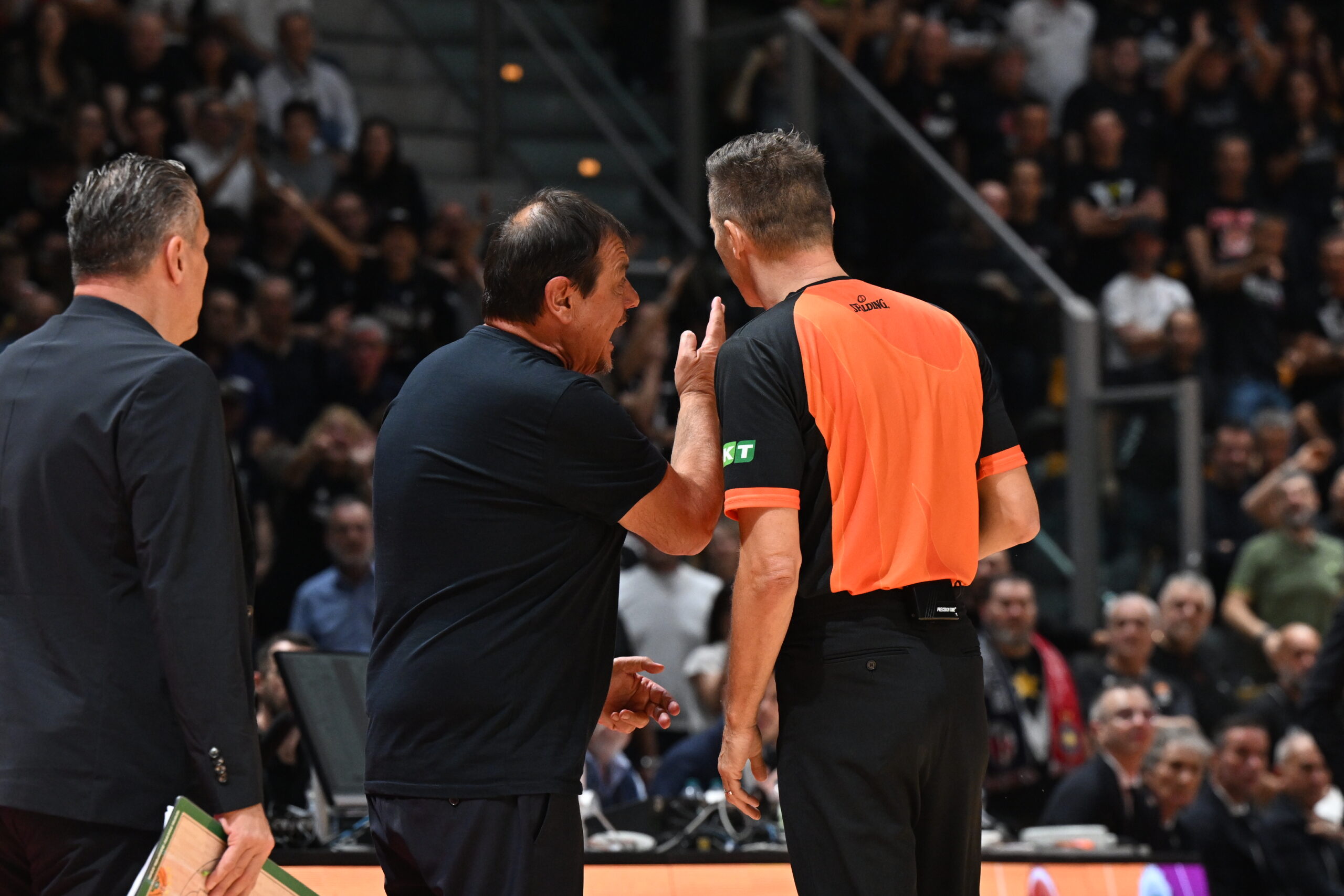 Παπαθεοδώρου: «Ένας προπονητής οφείλει να είναι πάντα εκεί - Η λάθος στάση του Αταμάν»