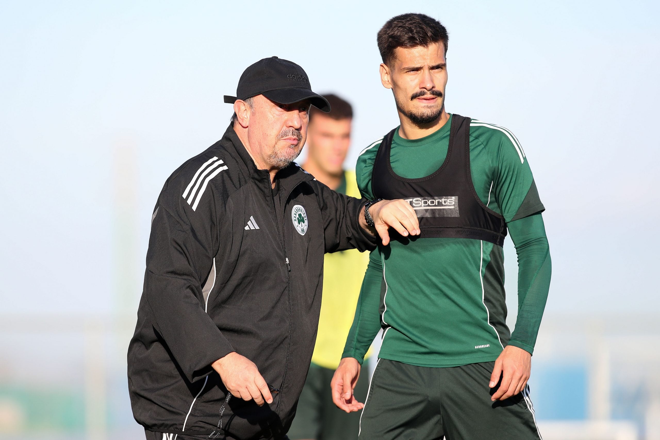 Πρώτη μέρα Μπενίτεθ: Τι ειπώθηκε, πώς «κέρδισε» τα αποδυτήρια από την πρώτη στιγμή