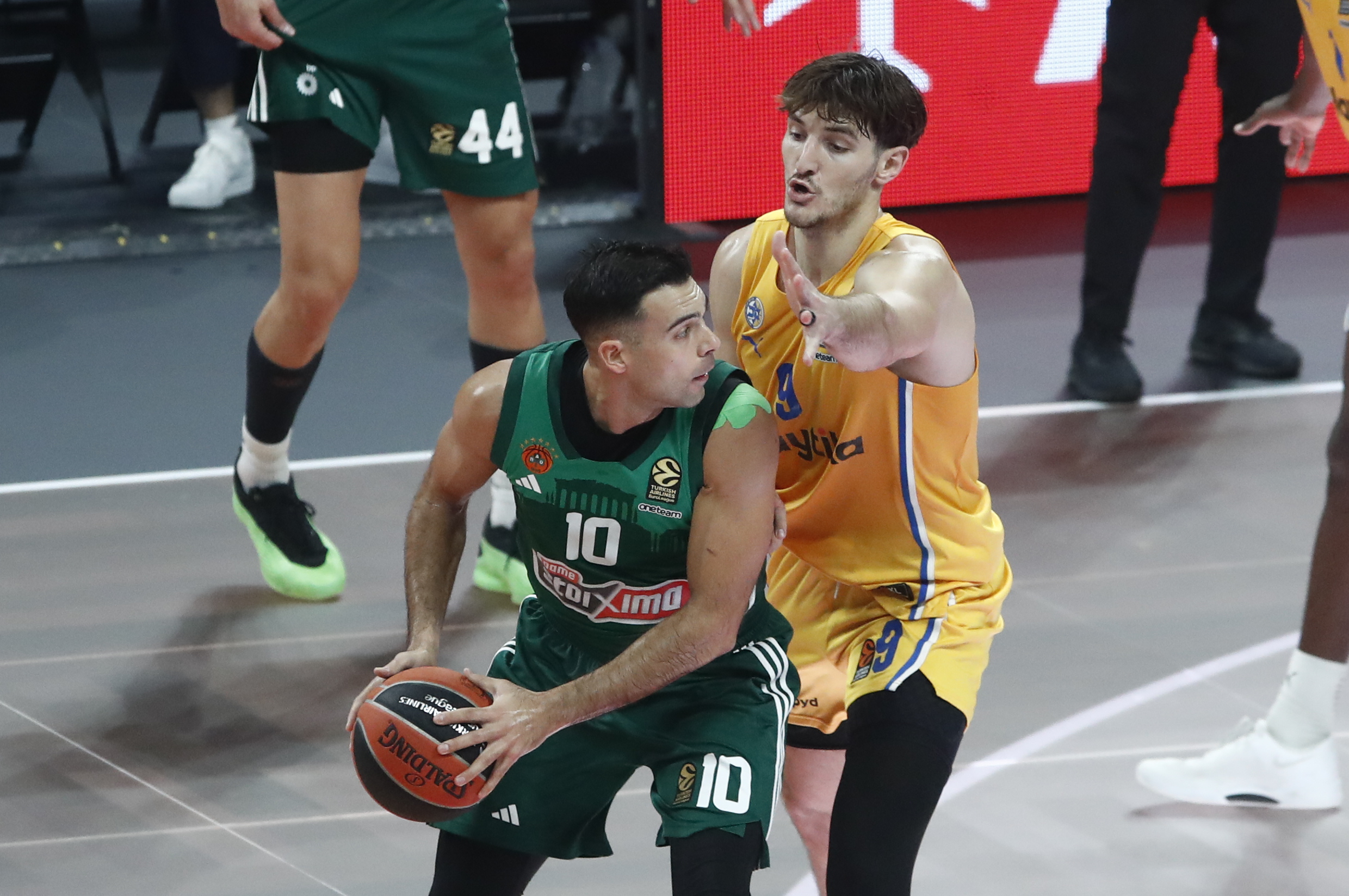 Εύκολη νίκη για τη Μακάμπι πριν τον Παναθηναϊκό