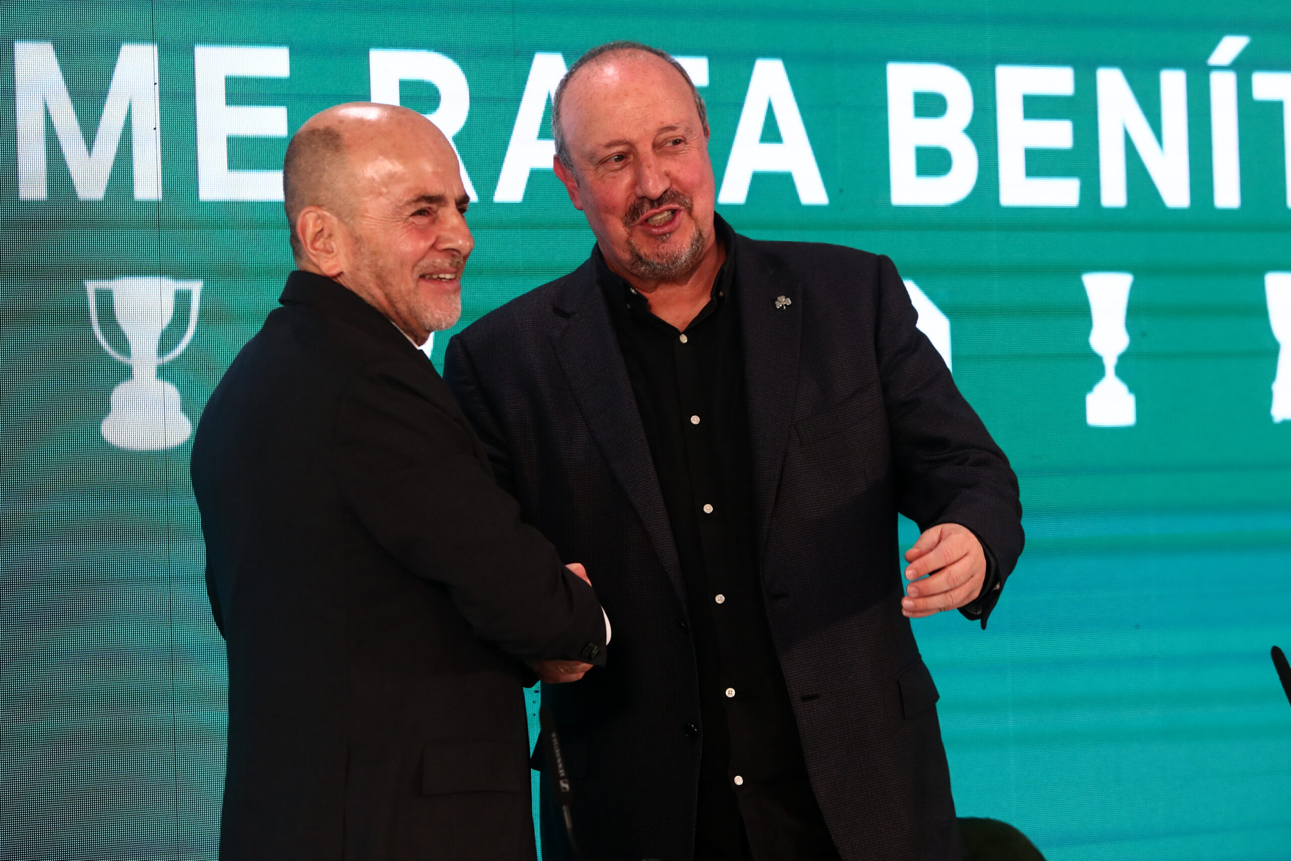 Βίντεο: Το παρασκήνιο από τη συνέντευξη Μπενίτεθ και οι αντιδράσεις Αλαφούζου