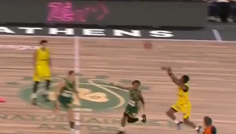 Με σουτ μισού... γηπέδου η Μακάμπι προσπέρασε τον Παναθηναϊκό! (vid)