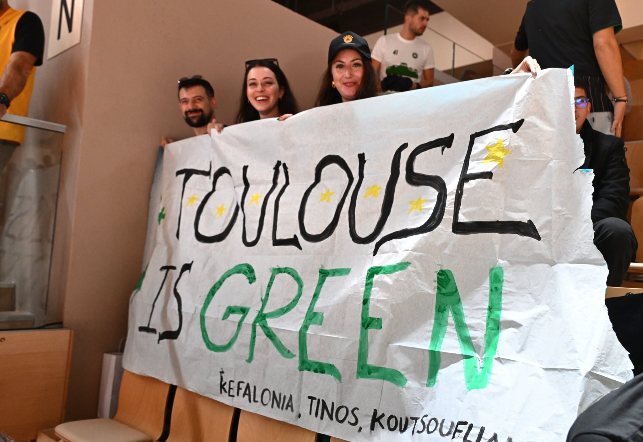 Με κόσμο στο Μονακό ο Παναθηναϊκός - Το πανό για το Τριφύλλι (pics)