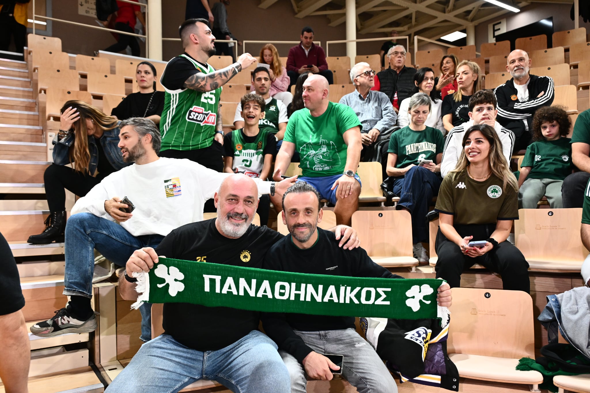 Με κόσμο στο Μονακό ο Παναθηναϊκός - Το πανό για το Τριφύλλι (pics)