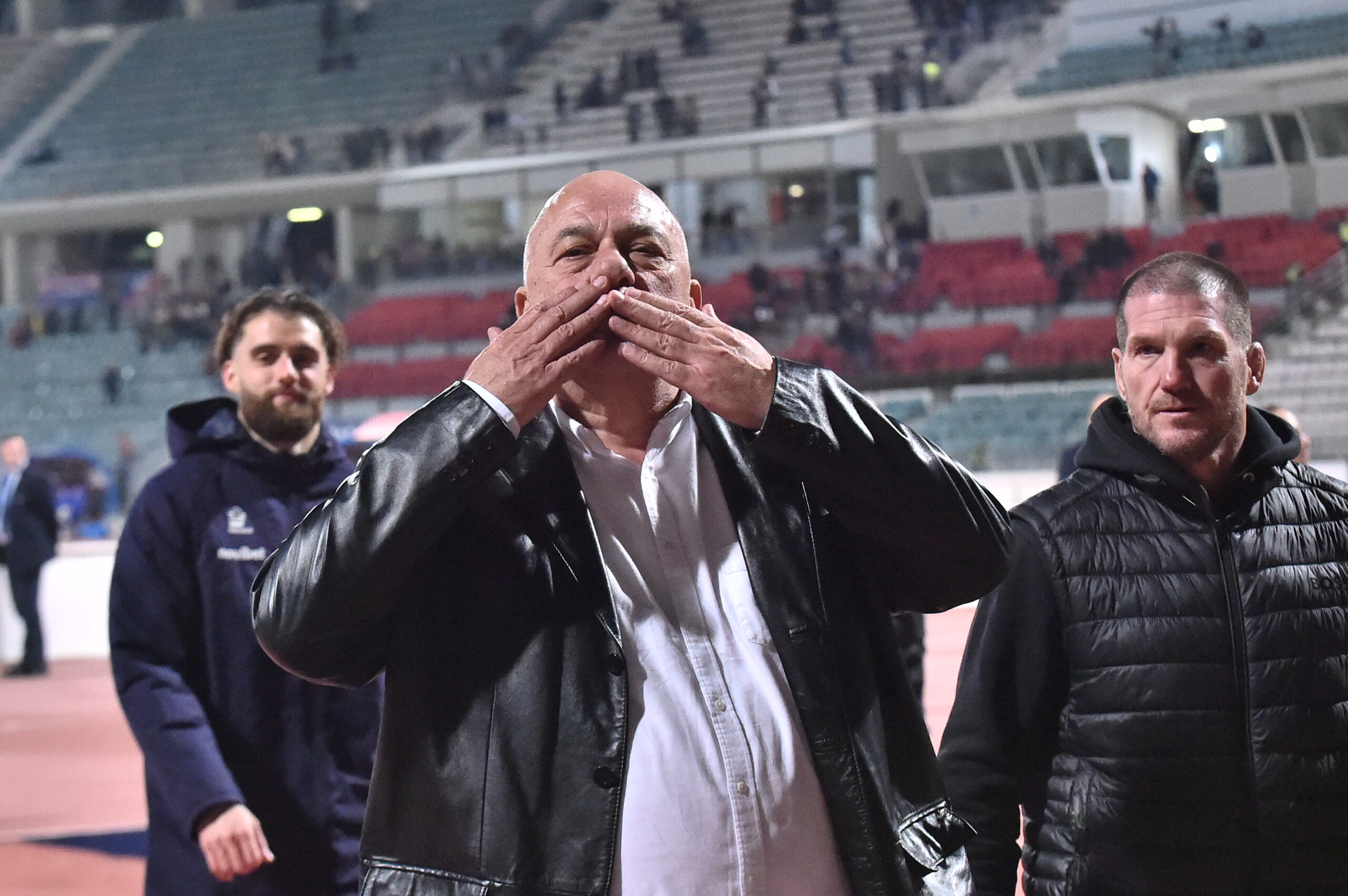 Ο Μπέος έστελνε... φιλιά μετά τη νίκη του Βόλου επί του Παναθηναϊκού! (pic)