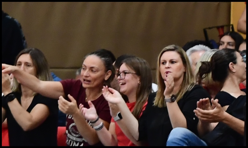 Η Ουρανία Μιχαλολιάκου βλέπει το Ολυμπιακός - Παναθηναϊκός στο ΣΕΦ