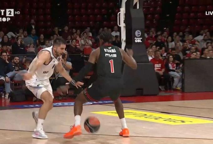 Aπίθανη... ποδιά του Μωραϊτη στον Νιλικίνα (vid)