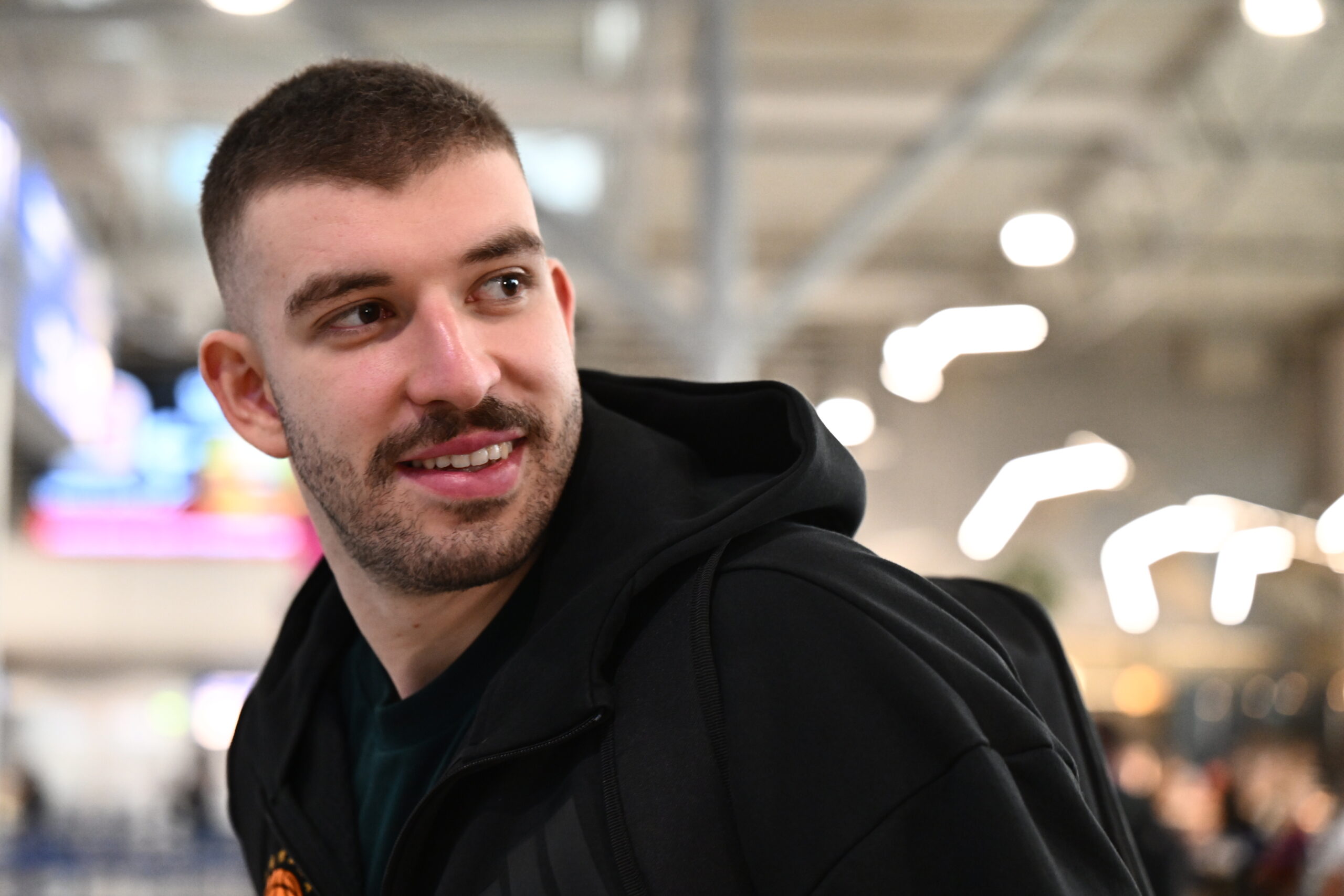 Φωτογραφίες: Με χαμόγελα και... Λεσόρ αναχώρησε για το «διπλό» ο Παναθηναϊκός (pics)