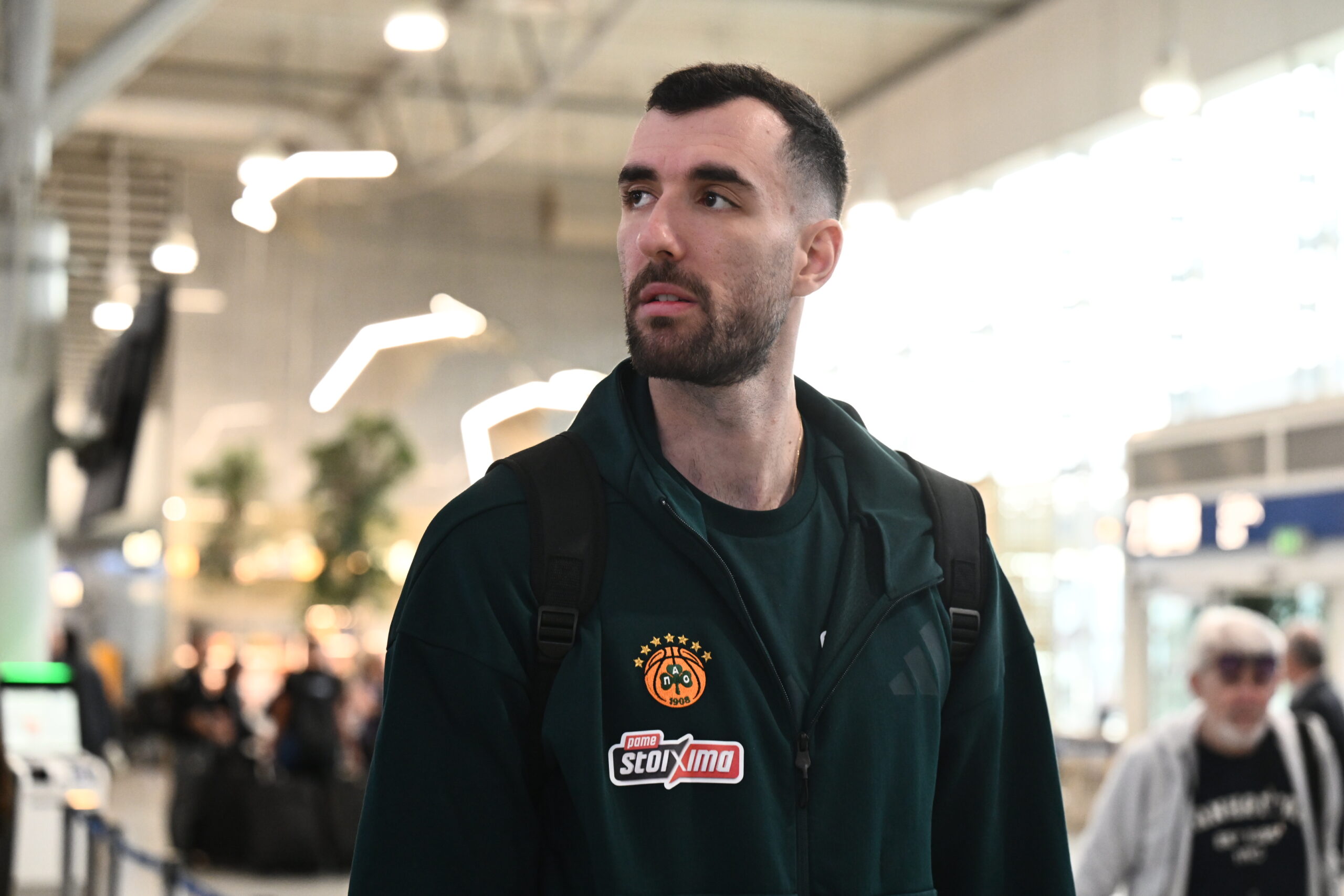 Φωτογραφίες: Με χαμόγελα και... Λεσόρ αναχώρησε για το «διπλό» ο Παναθηναϊκός (pics)