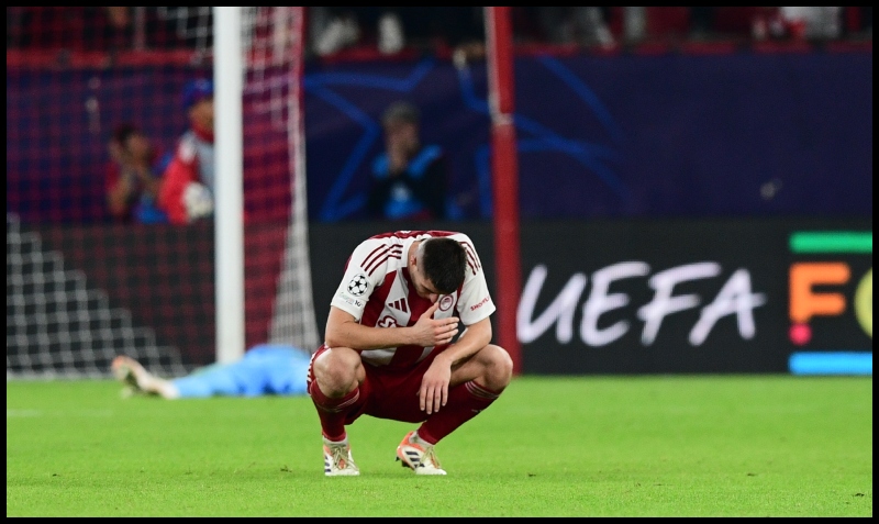 «Κηδεία» στο Φάληρο: Η Αϊντχόβεν «τελείωσε» τον Ολυμπιακό στις καθυστερήσεις (vid)