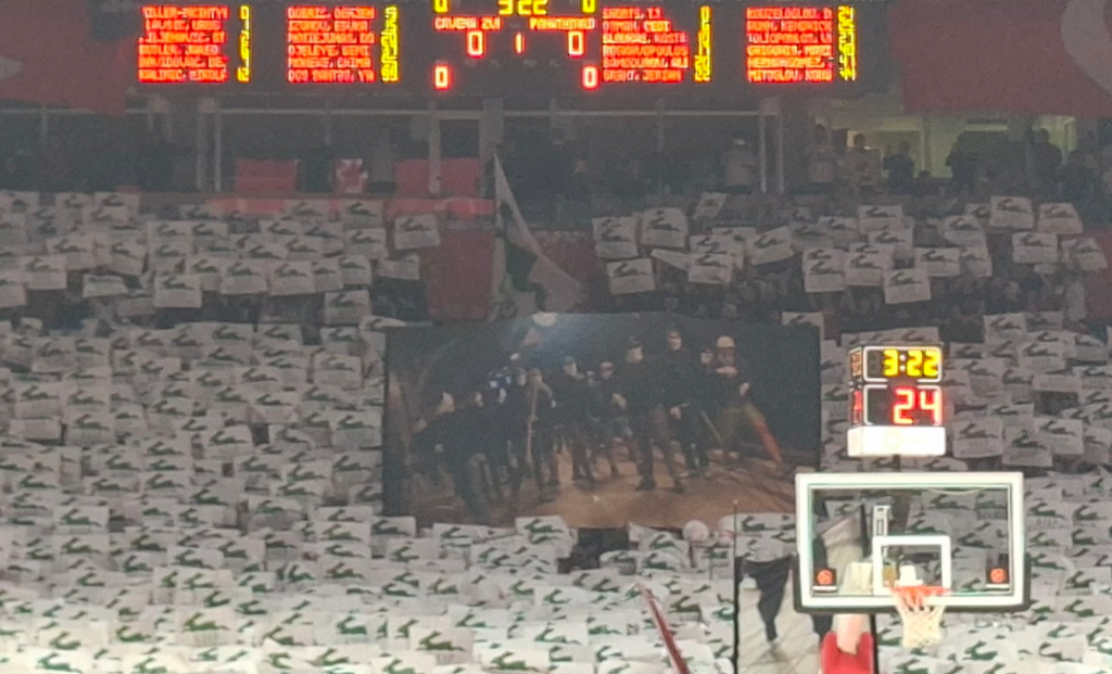 «Πίκαραν» με κορεό τον Παναθηναϊκό Aktor οι οπαδοί του Ερυθρού Αστέρα! (pics)