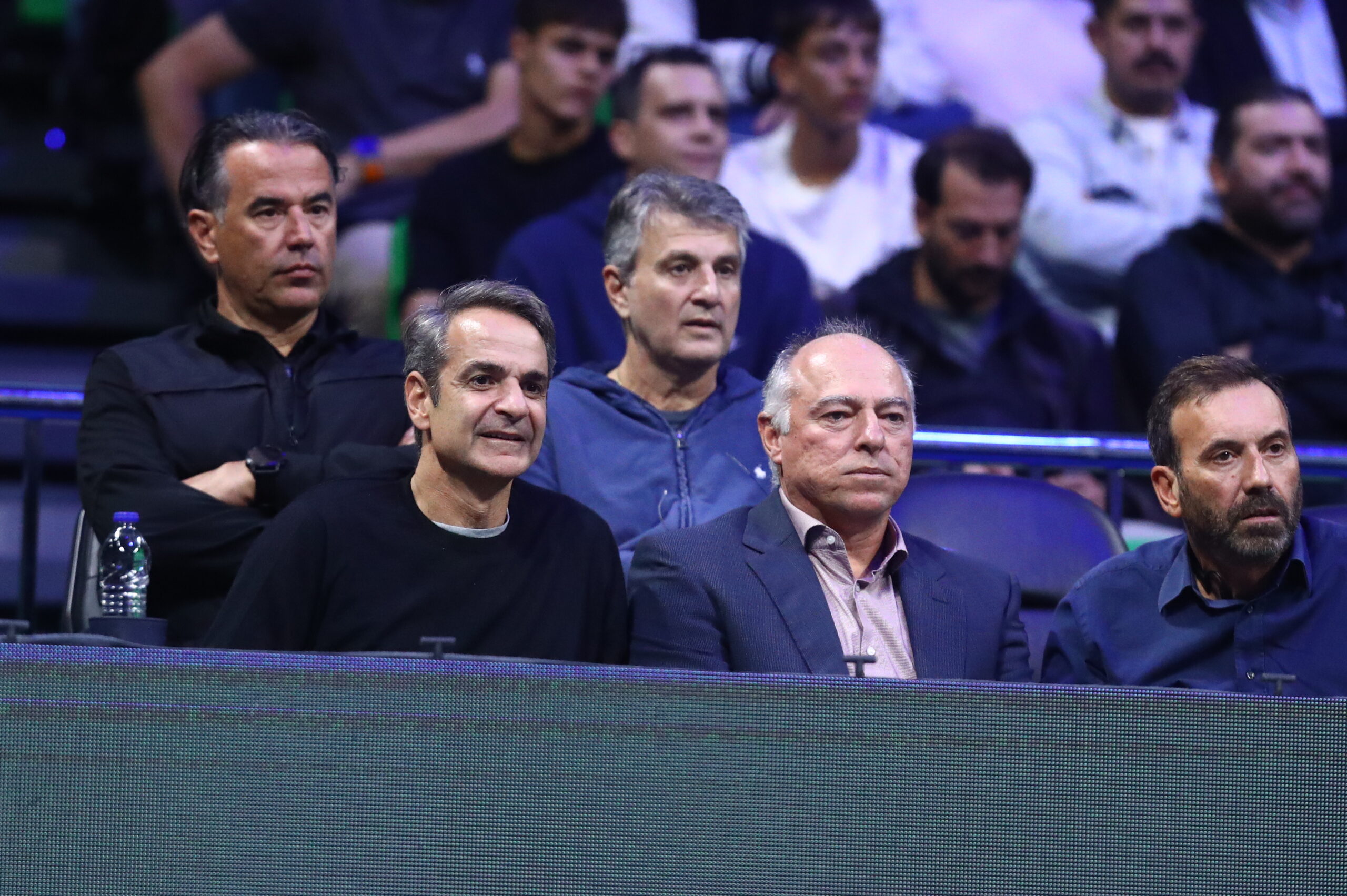 Ο Κυριάκος Μητσοτάκης μαζί με την ομάδα του Παναθηναϊκού στο Telekom Center Athens! (pics)