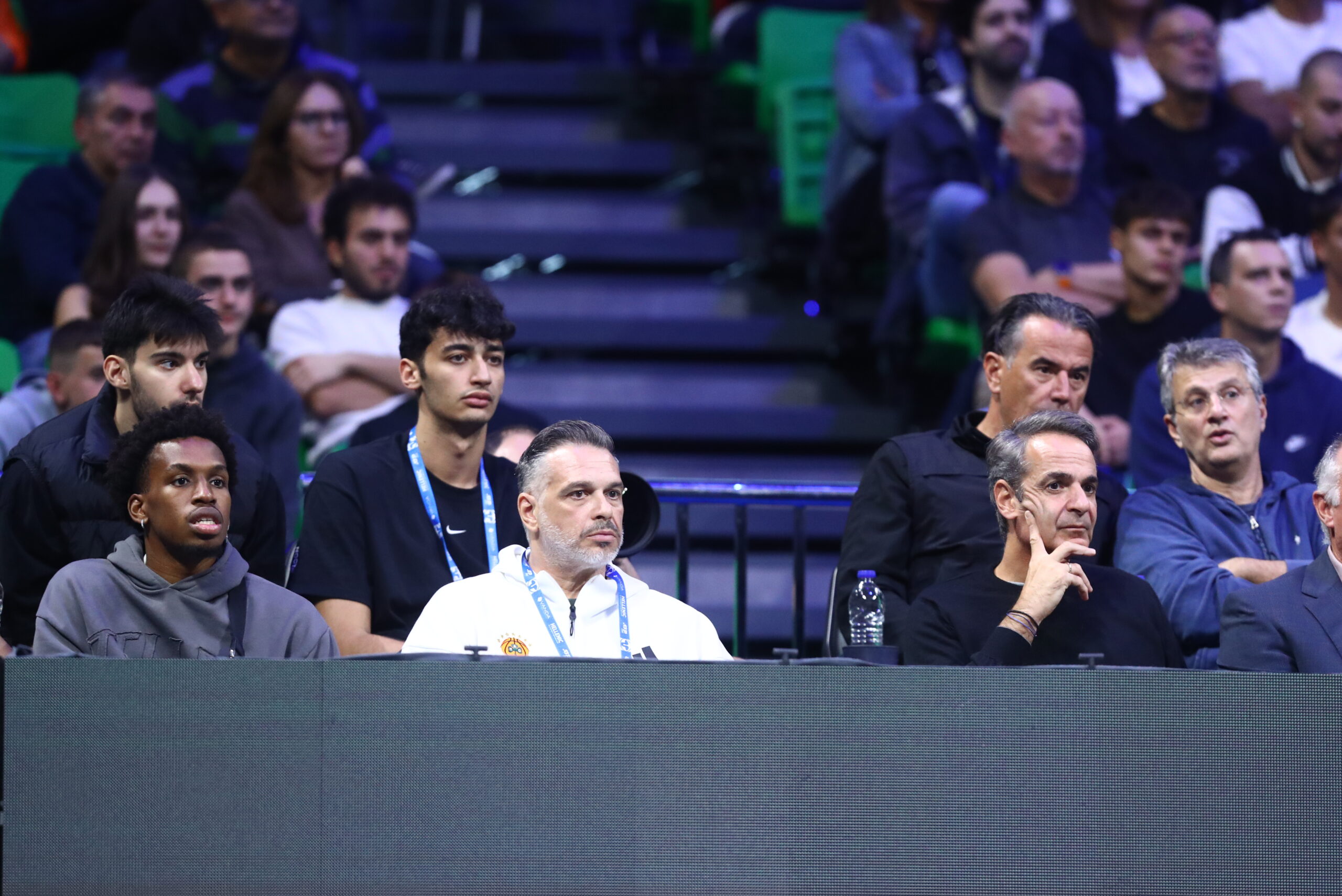 Ο Κυριάκος Μητσοτάκης μαζί με την ομάδα του Παναθηναϊκού στο Telekom Center Athens! (pics)