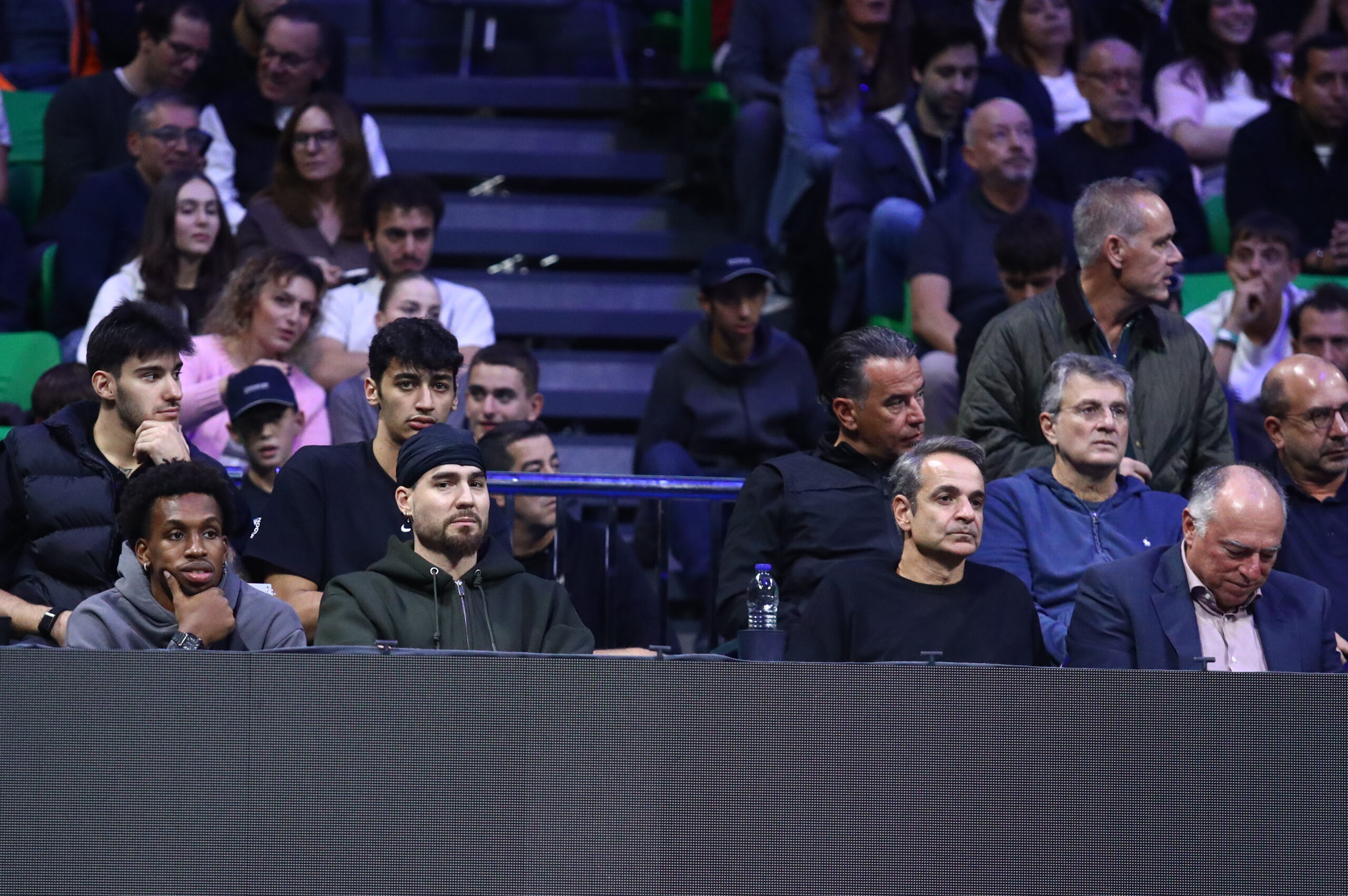 Ο Κυριάκος Μητσοτάκης μαζί με την ομάδα του Παναθηναϊκού στο Telekom Center Athens! (pics)