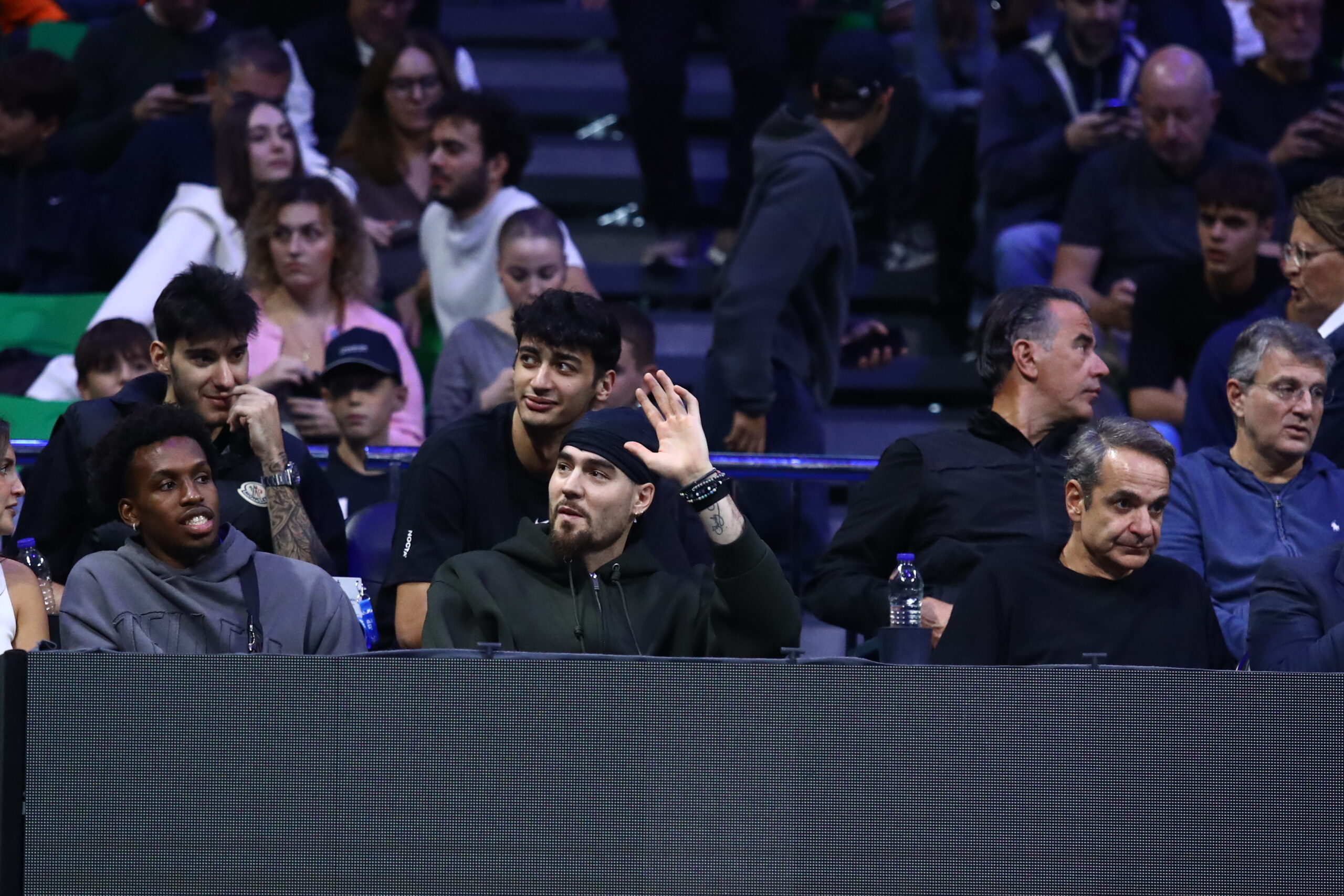 Ο Κυριάκος Μητσοτάκης μαζί με την ομάδα του Παναθηναϊκού στο Telekom Center Athens! (pics)