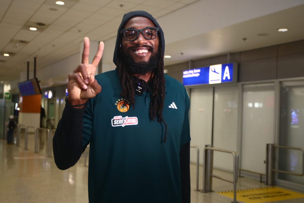 Φωτογραφίες: Η άφιξη του  Κένεθ Φαρίντ για τον Παναθηναϊκό