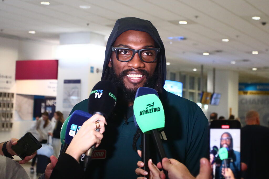 Φωτογραφίες: Η άφιξη του  Κένεθ Φαρίντ για τον Παναθηναϊκό