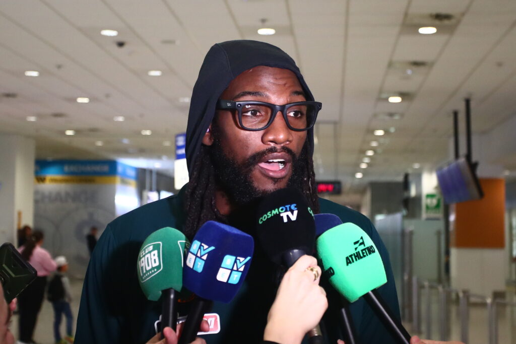 Φωτογραφίες: Η άφιξη του  Κένεθ Φαρίντ για τον Παναθηναϊκό