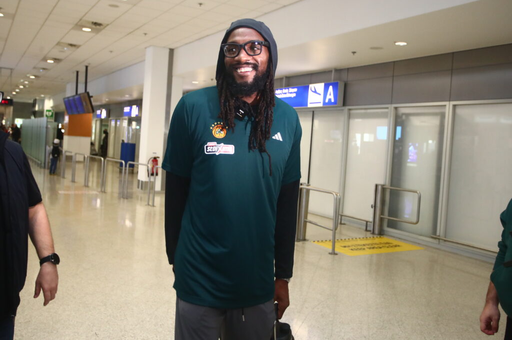 Φωτογραφίες: Η άφιξη του  Κένεθ Φαρίντ για τον Παναθηναϊκό