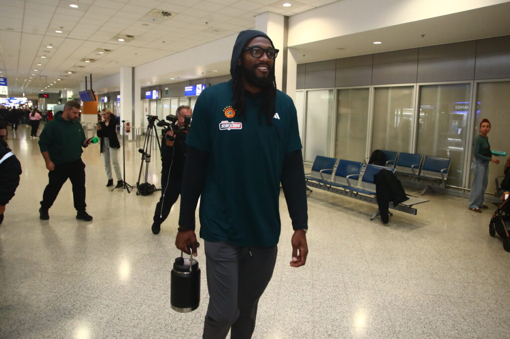 Φωτογραφίες: Η άφιξη του  Κένεθ Φαρίντ για τον Παναθηναϊκό